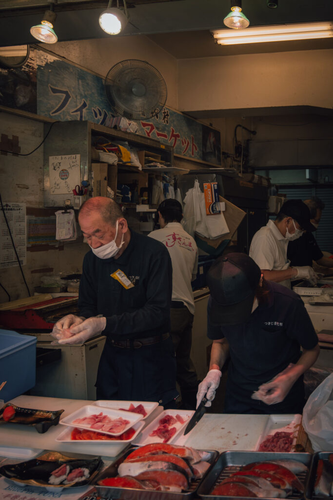 Mercati del Giappone, un tributo visivo alla ricchezza culturale e umana.