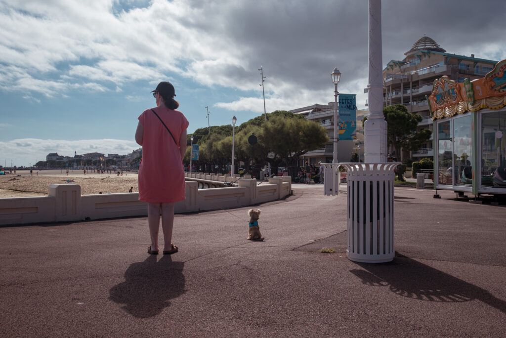 Silenzi sospesi. Street photography.